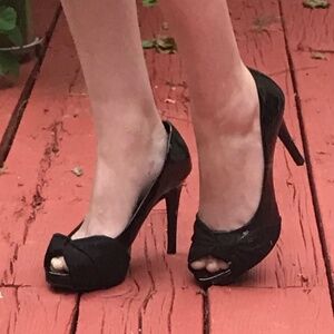 Fioni peep toe pumps